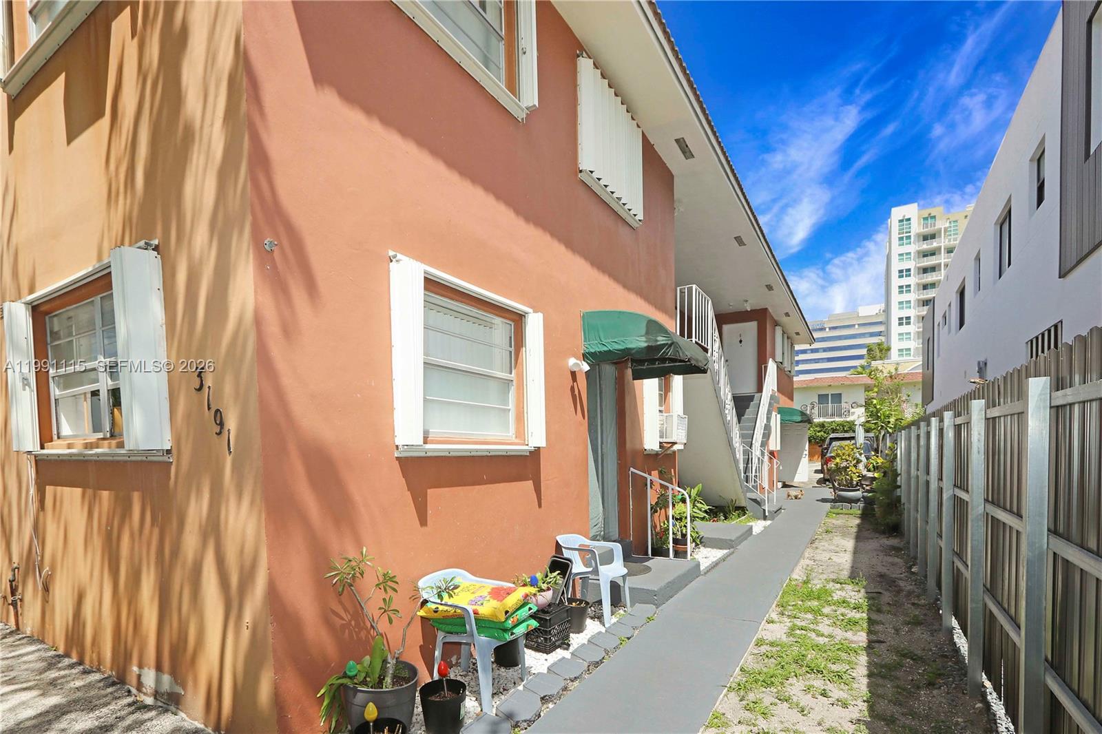   /   кв.футов $ 2026-03-29 0 Фото