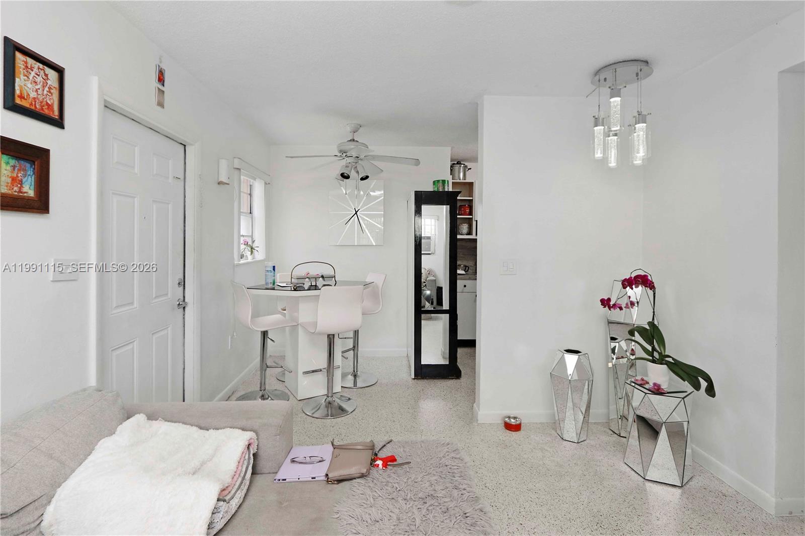   /   кв.футов $ 2026-03-29 0 Фото