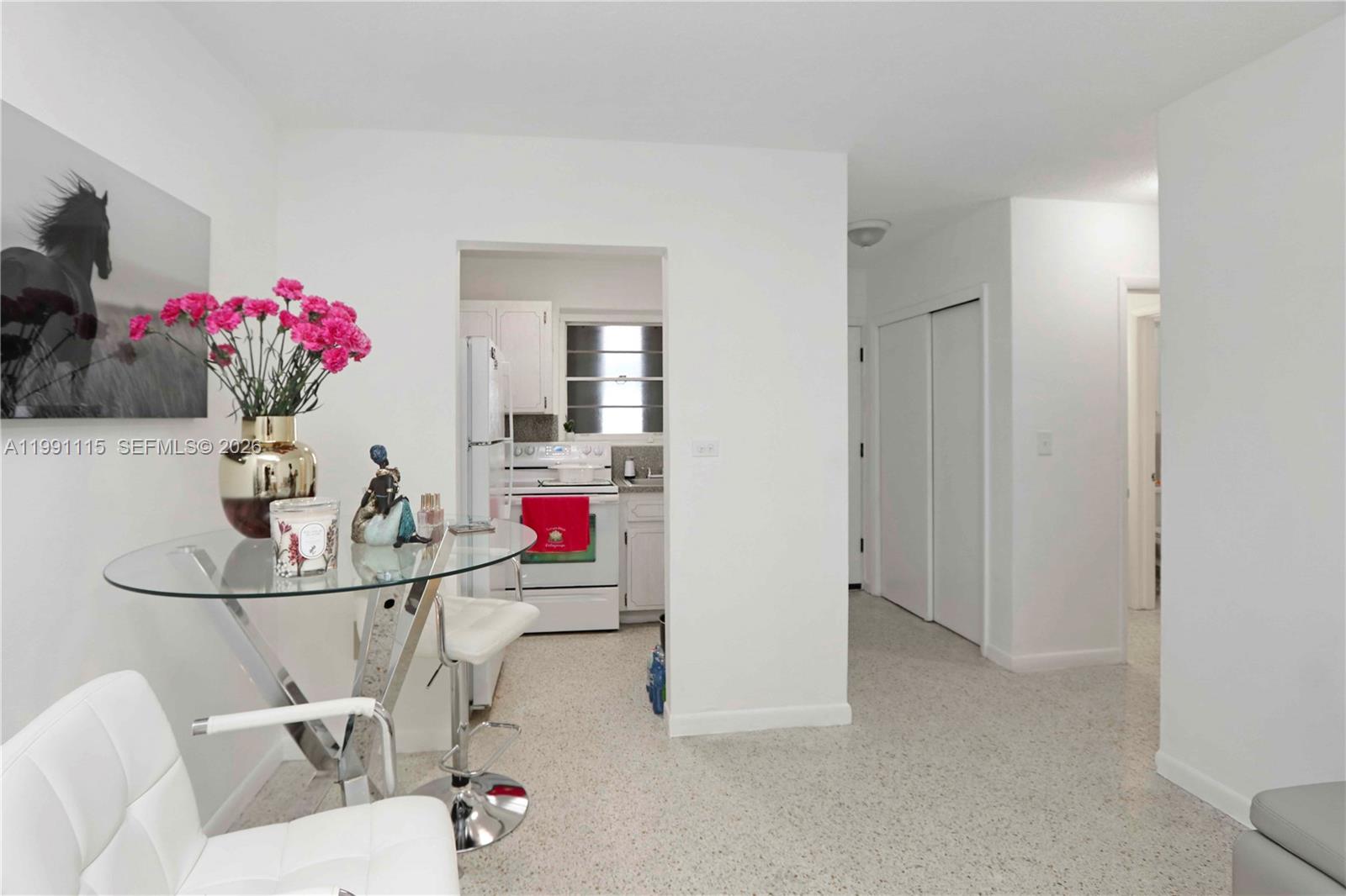   /   кв.футов $ 2026-03-29 0 Фото