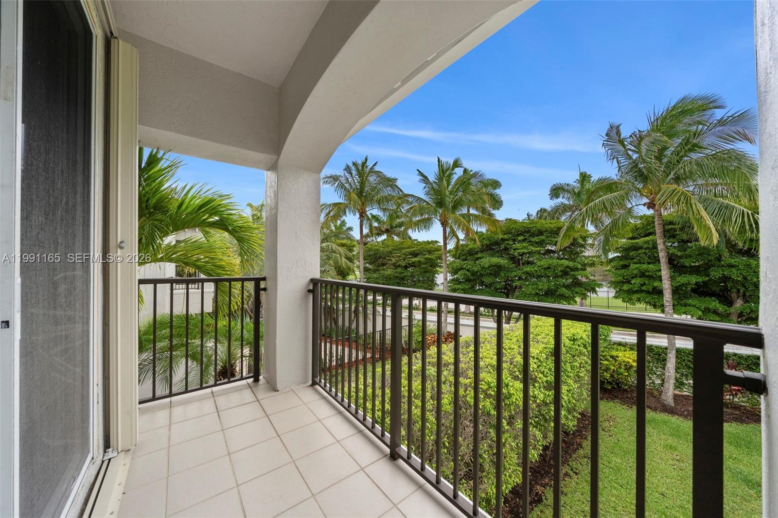 Photo of 896 Spinnaker Dr W  (896), Hollywood, Florida, 33019 - 