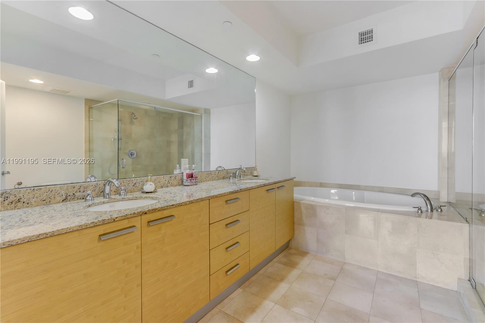 3804 3 / 3 1675 sq. ft. $ 2026-03-29 0 foto