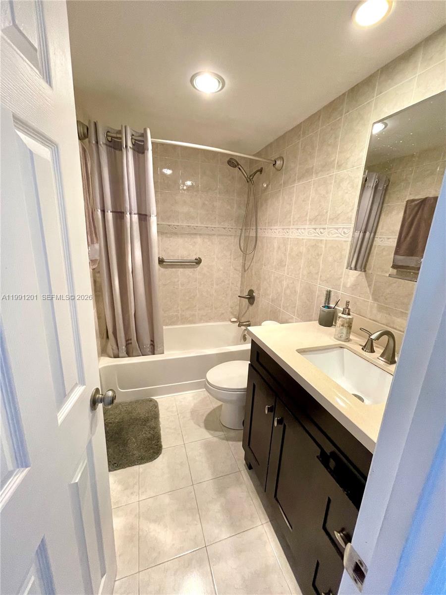 Photo of 400 Kings Point Dr  #1420, Sunny Isles Beach, Florida, 33160 - 
