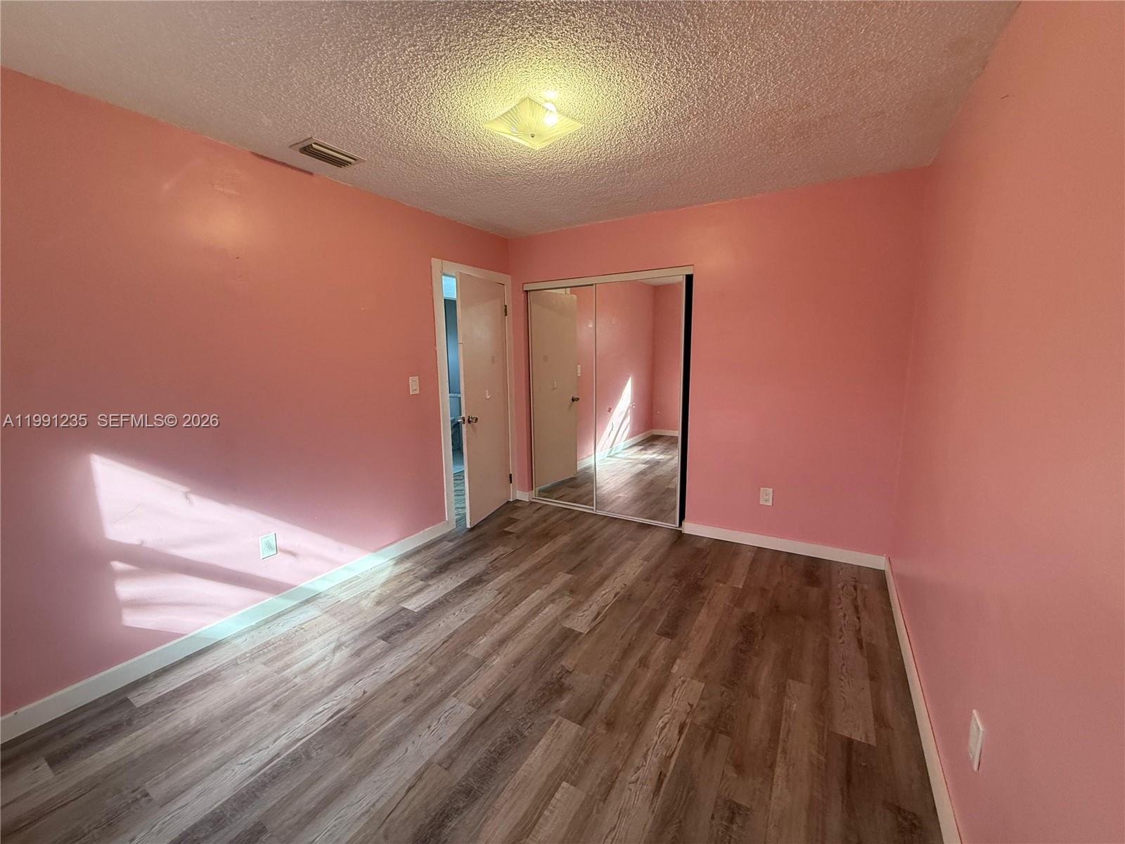   /  1975 sq. ft. $ 2026-03-29 0 foto