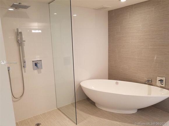 Ver detalles 5-703 2 / 3 1524 sq. ft. $ 2026-04-15 0 foto