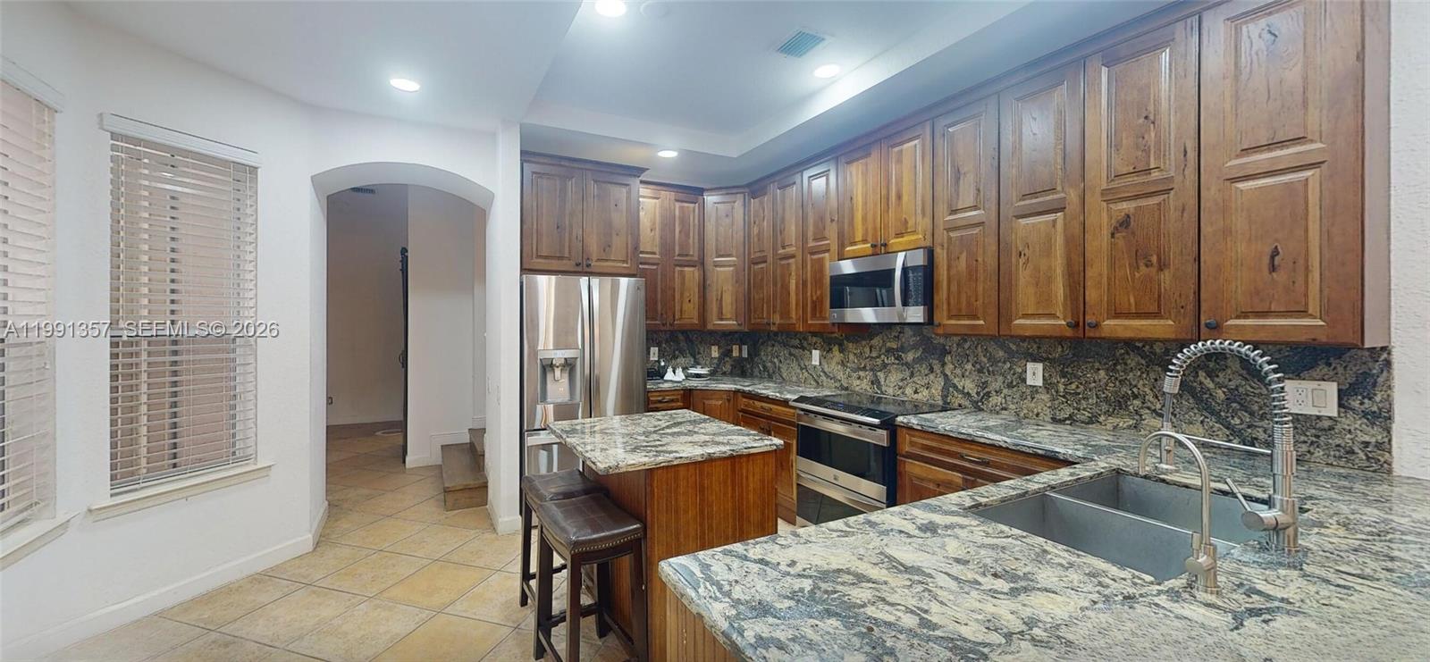 Photo of 949 Harbor Vw N  (949), Hollywood, Florida, 33019 - 