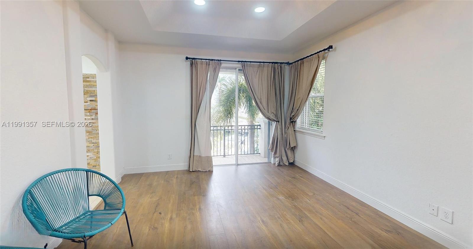 Photo of 949 Harbor Vw N  (949), Hollywood, Florida, 33019 - 