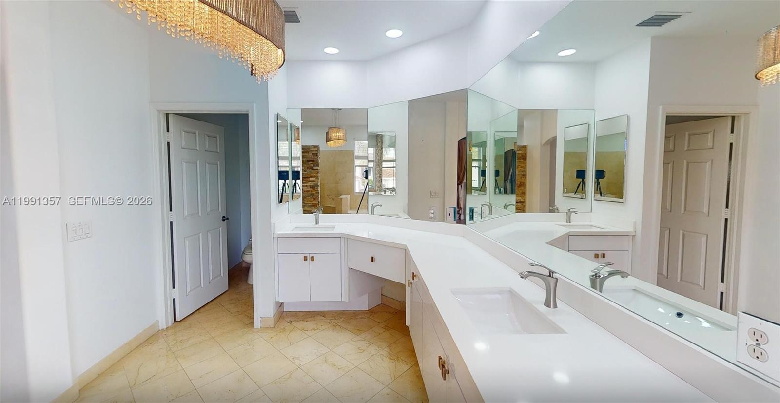 Photo of 949 Harbor Vw N  (949), Hollywood, Florida, 33019 - 