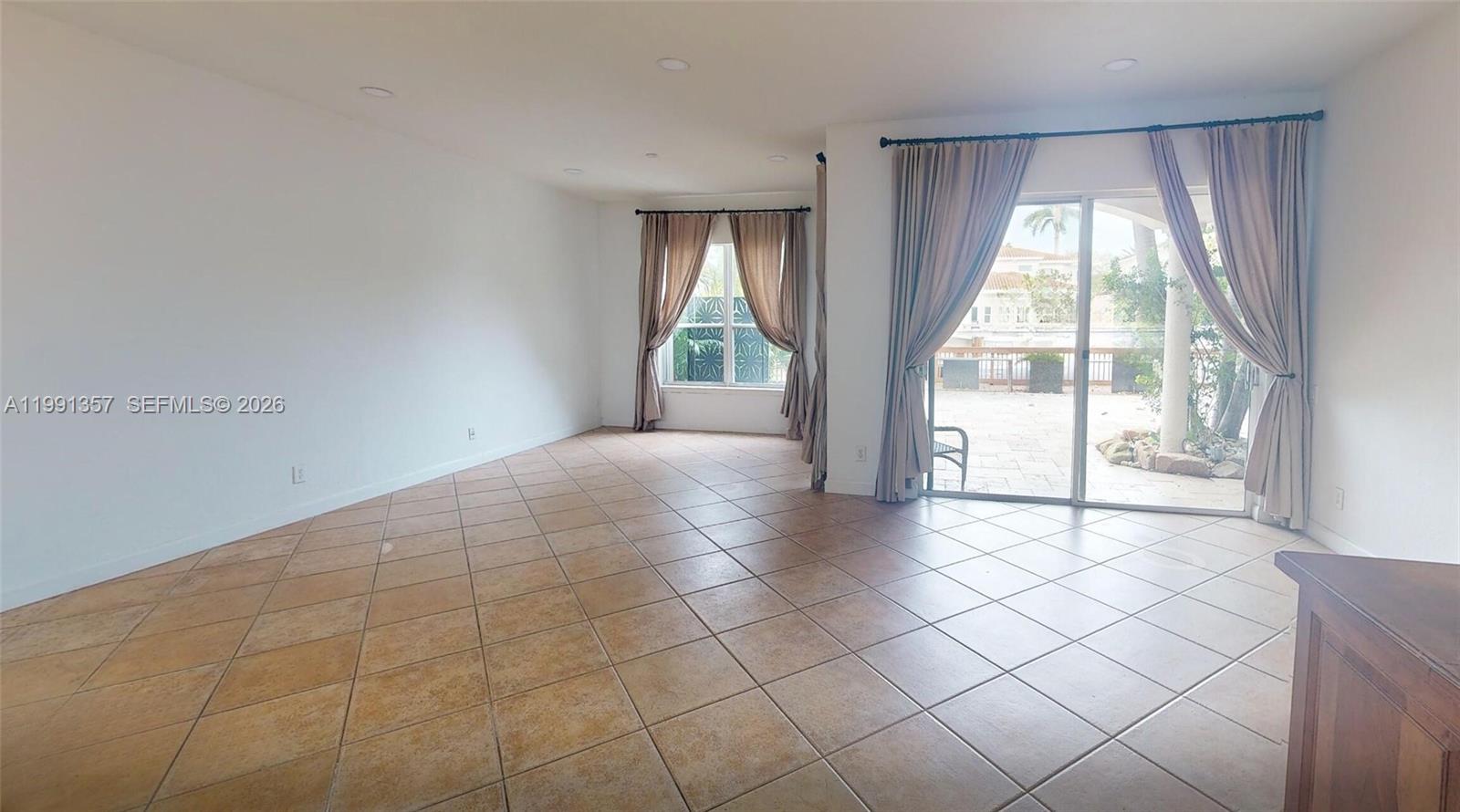 Photo of 949 Harbor Vw N  (949), Hollywood, Florida, 33019 - 