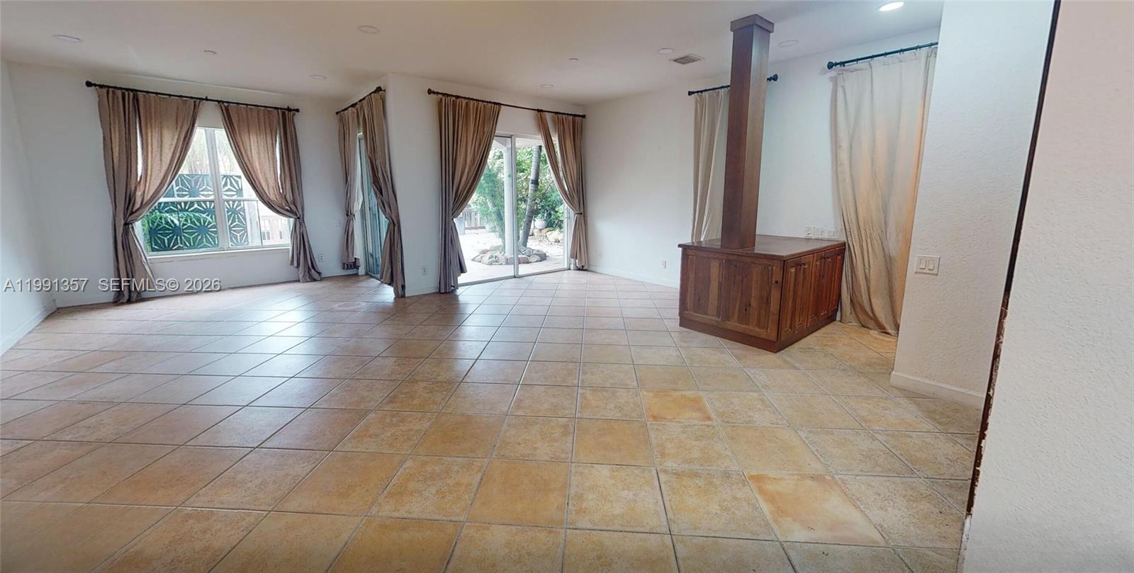 Photo of 949 Harbor Vw N  (949), Hollywood, Florida, 33019 - 