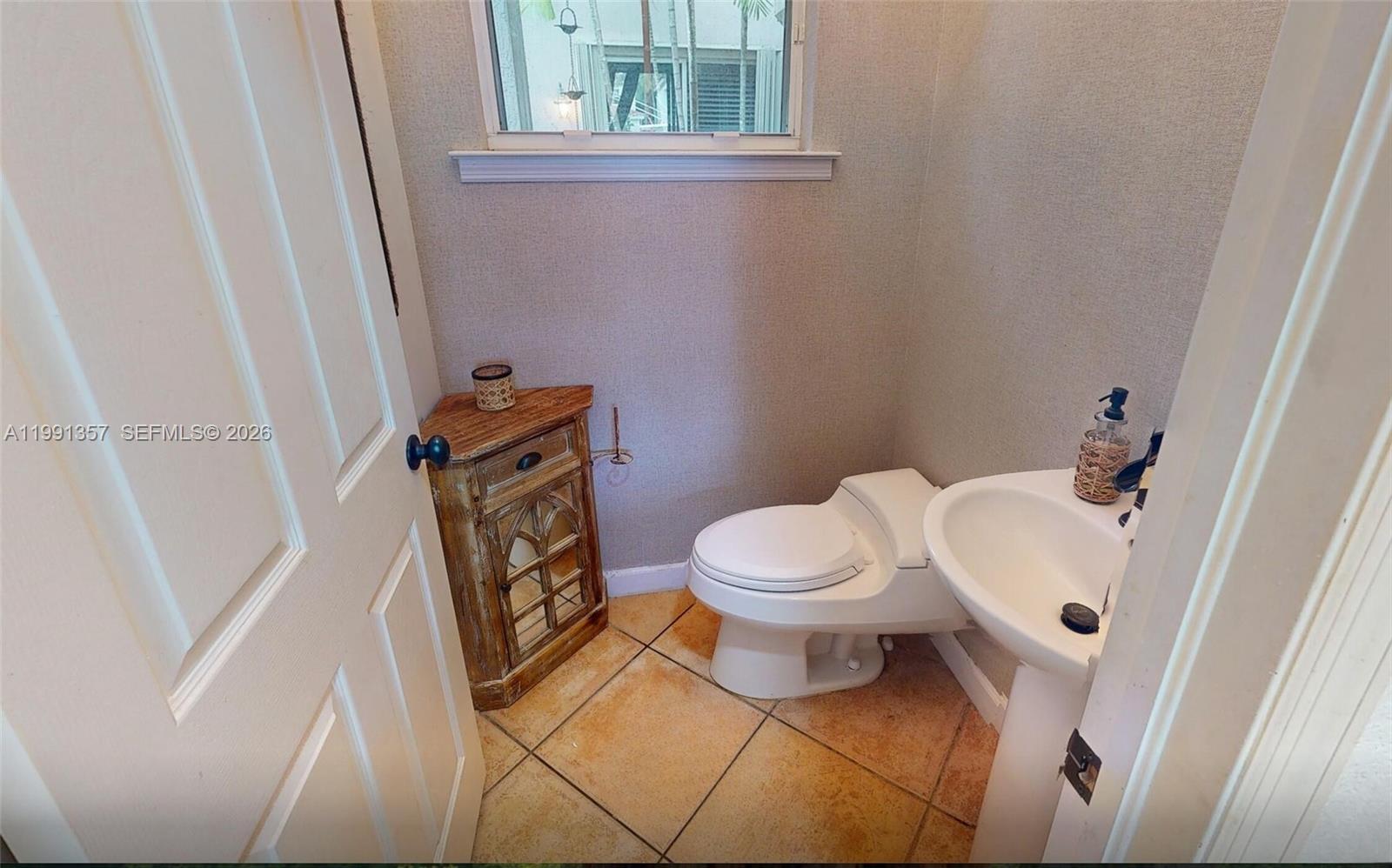 Photo of 949 Harbor Vw N  (949), Hollywood, Florida, 33019 - 