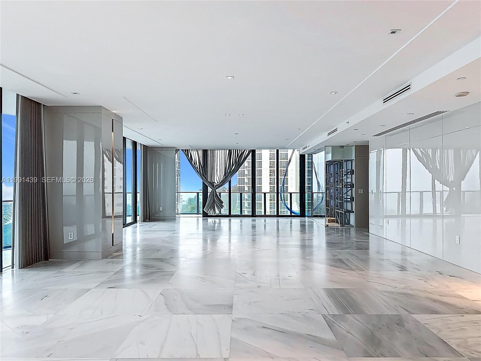 5 4 / 6 4992 sq. ft. $ 2026-03-30 0 foto