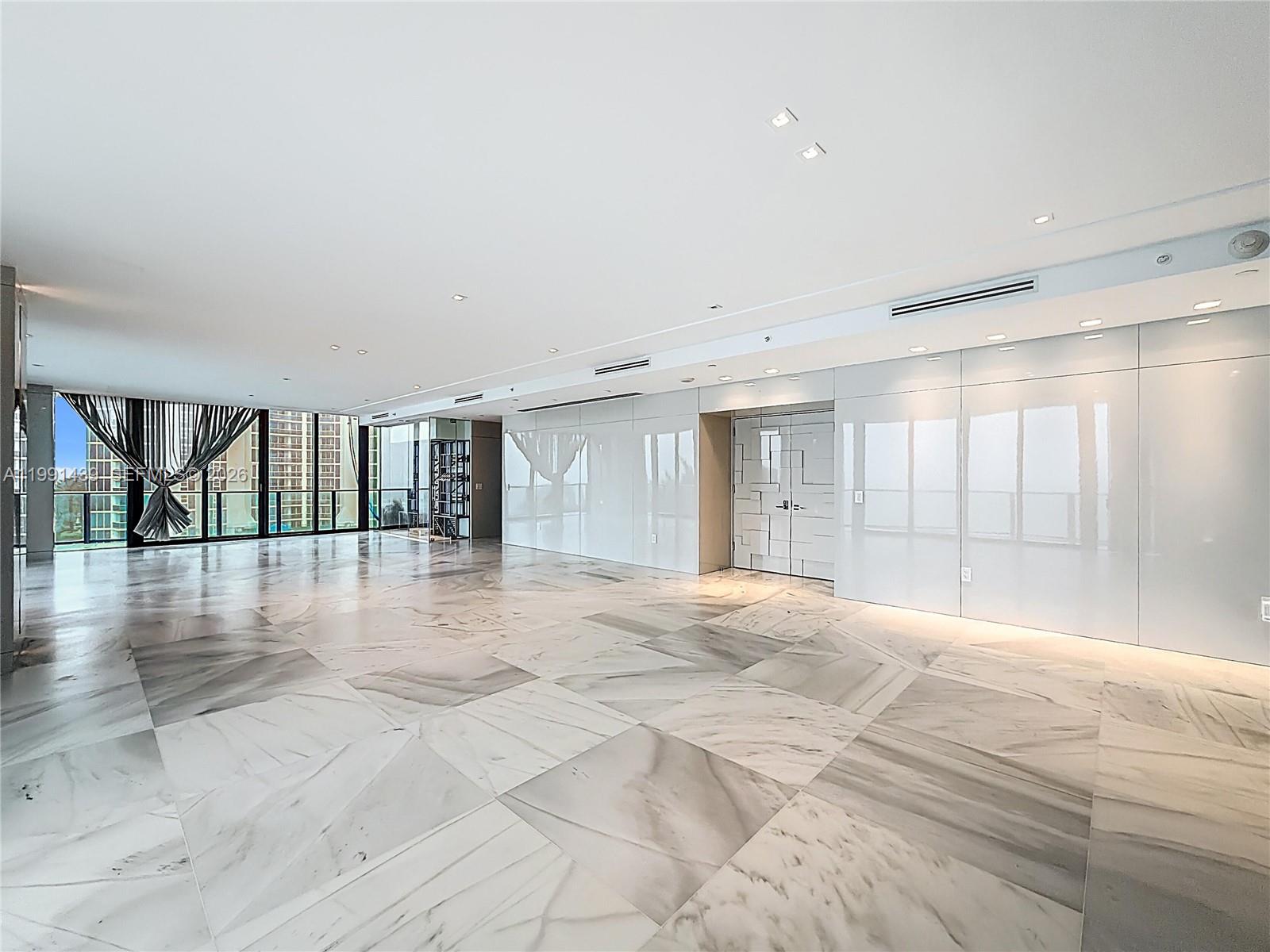 5 4 / 6 4992 sq. ft. $ 2026-03-30 0 foto