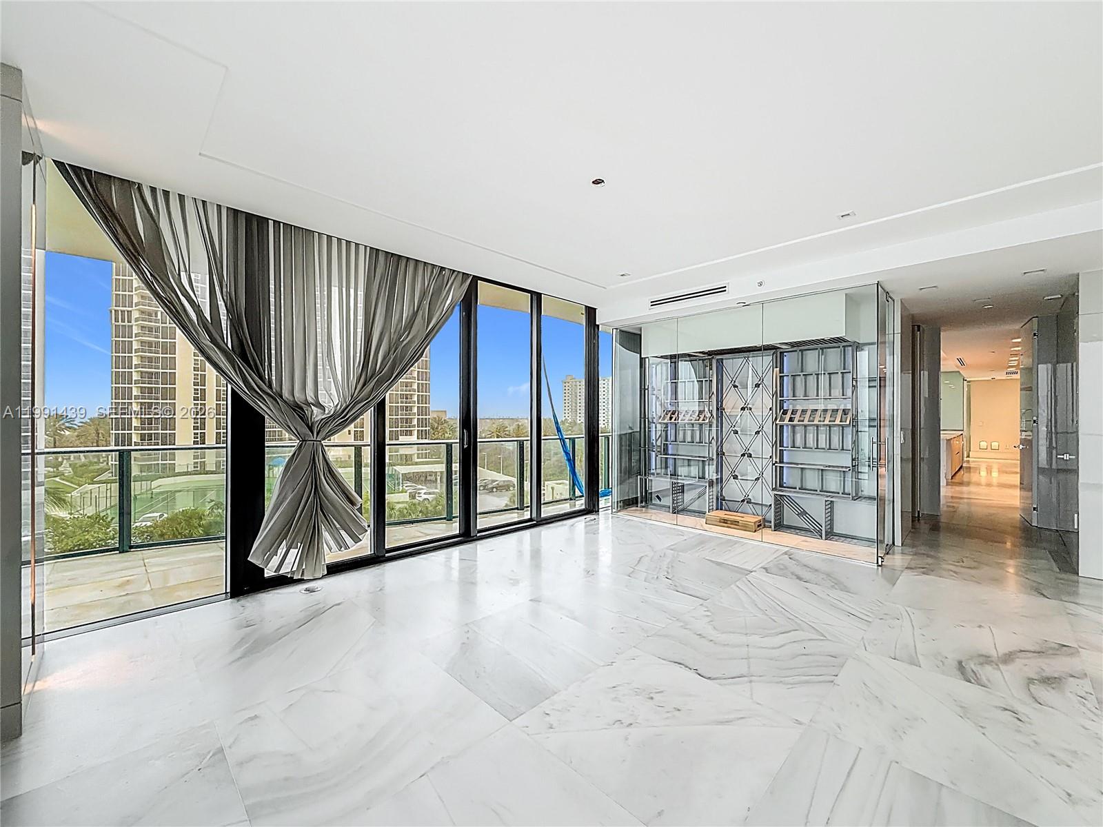 5 4 / 6 4992 sq. ft. $ 2026-03-30 0 foto