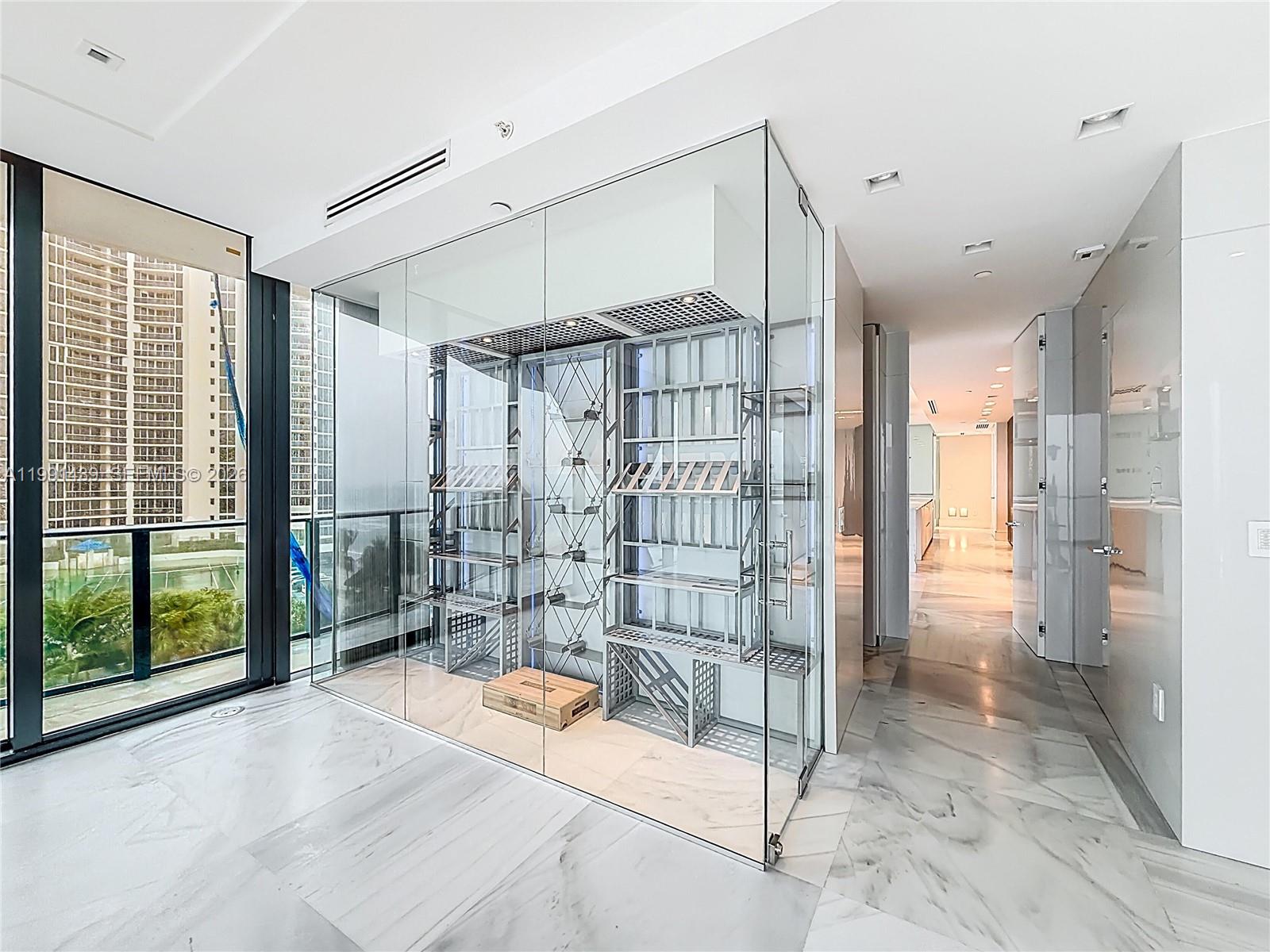 5 4 / 6 4992 sq. ft. $ 2026-03-30 0 foto