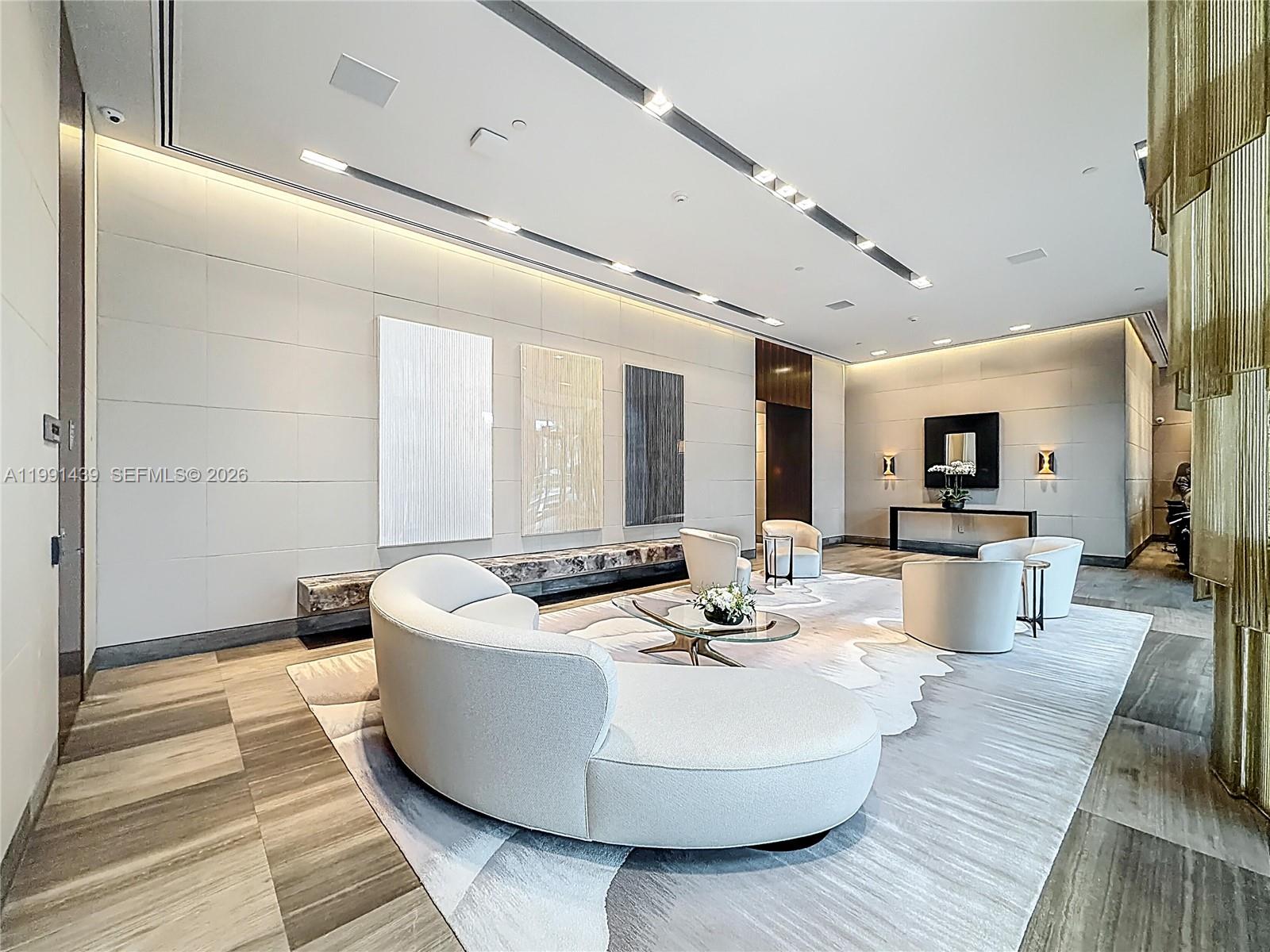 5 4 / 6 4992 sq. ft. $ 2026-03-30 0 foto