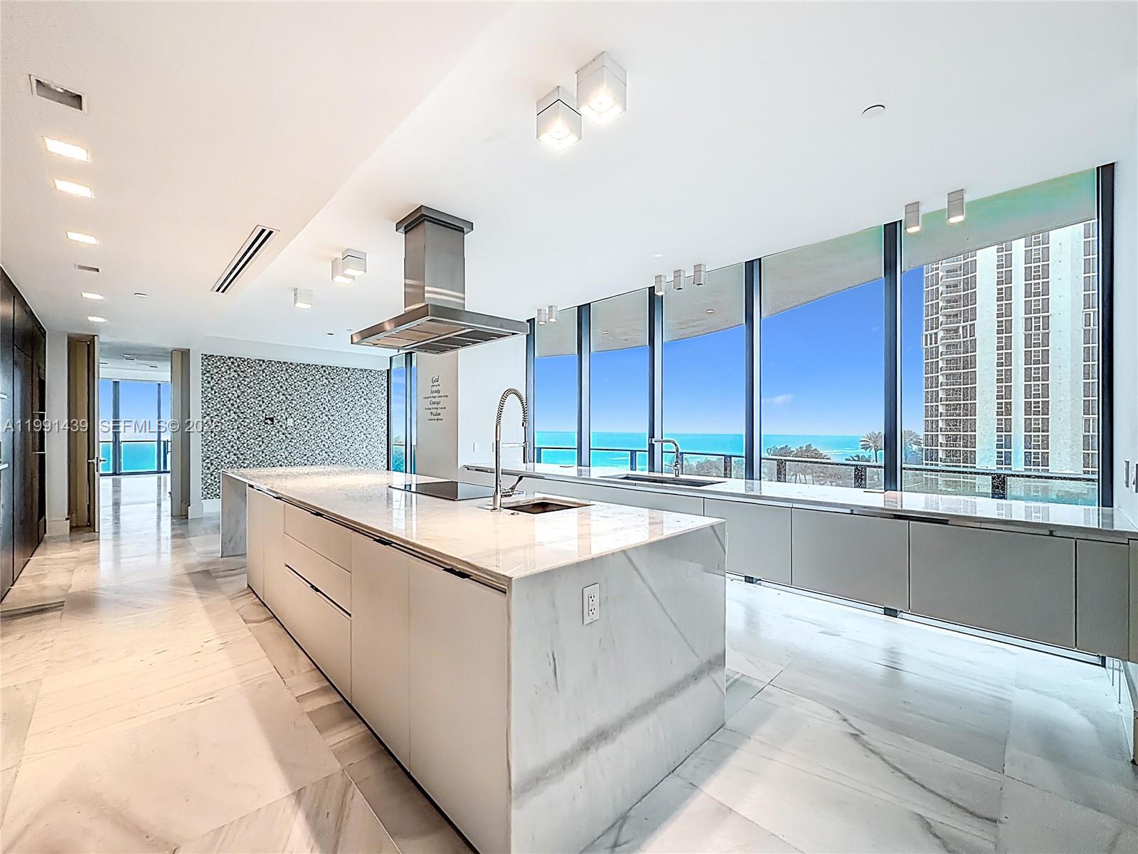 5 4 / 6 4992 sq. ft. $ 2026-03-30 0 foto