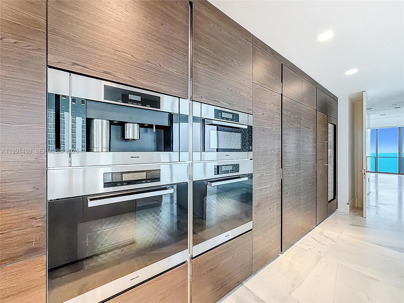 5 4 / 6 4992 sq. ft. $ 2026-03-30 0 foto