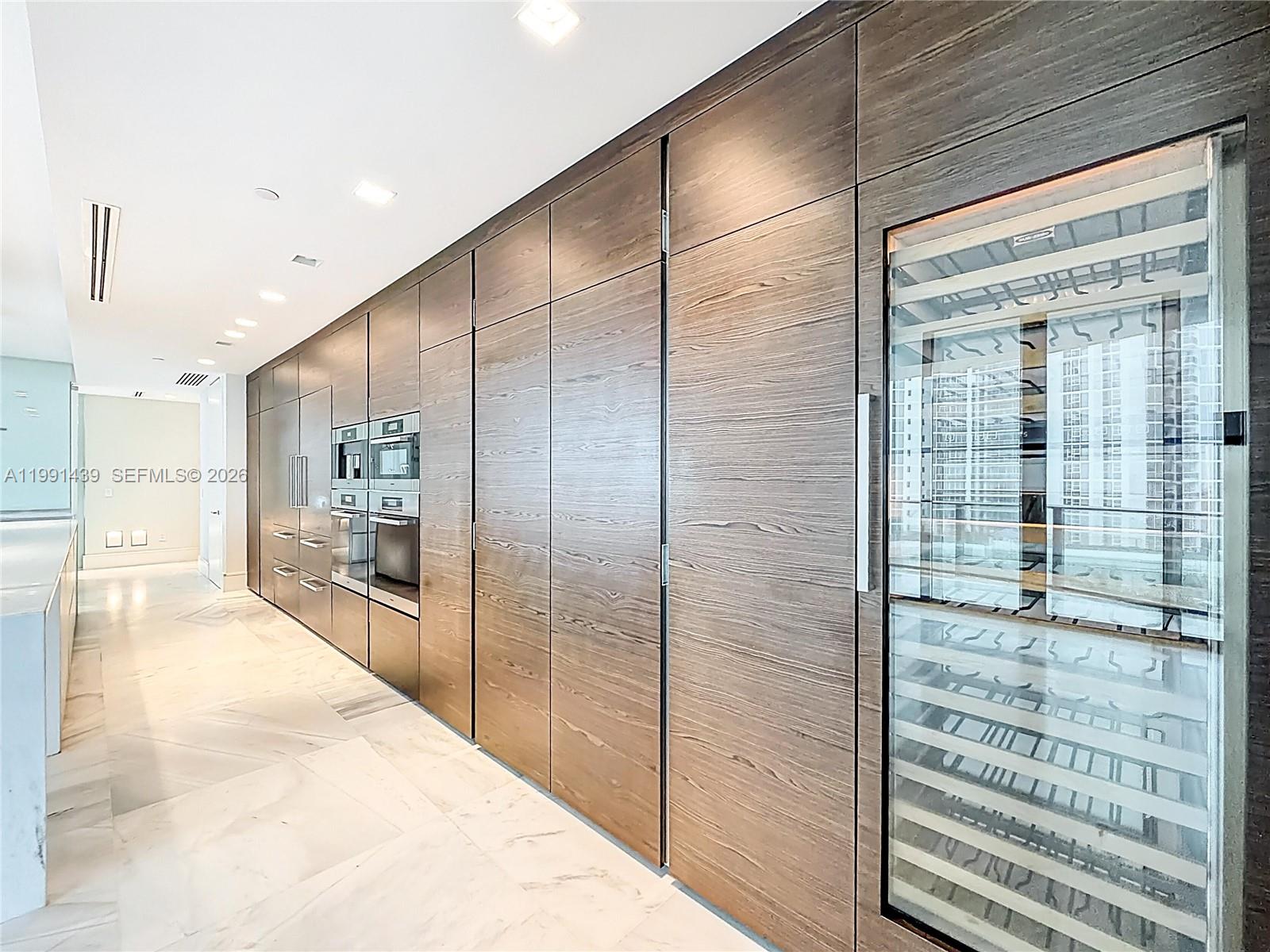 5 4 / 6 4992 sq. ft. $ 2026-03-30 0 foto