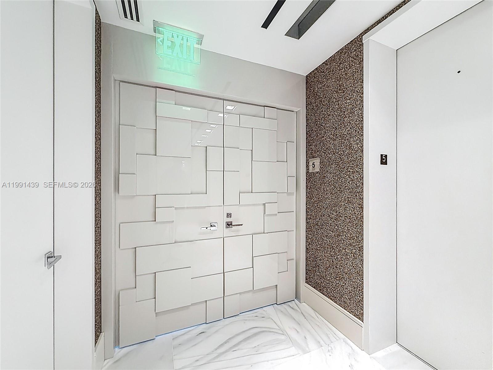 5 4 / 6 4992 sq. ft. $ 2026-03-30 0 foto