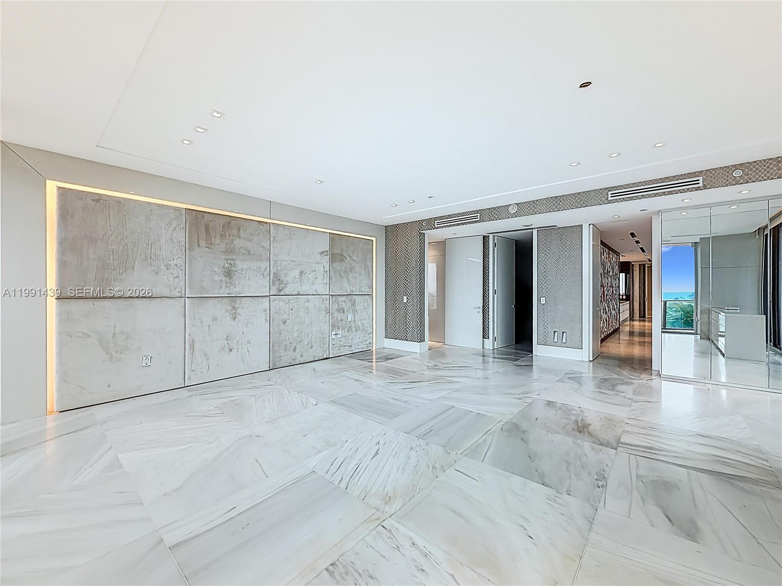 5 4 / 6 4992 sq. ft. $ 2026-03-30 0 foto