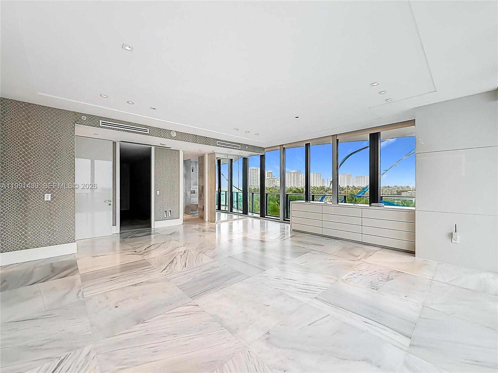 5 4 / 6 4992 sq. ft. $ 2026-03-30 0 foto