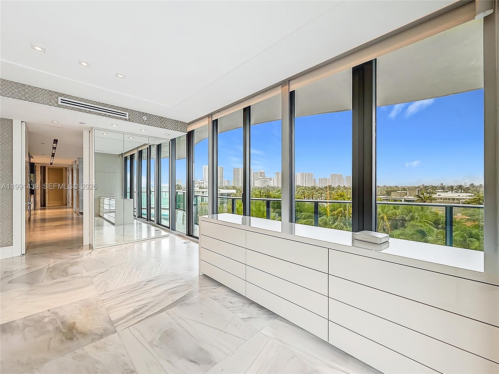 5 4 / 6 4992 sq. ft. $ 2026-03-30 0 foto