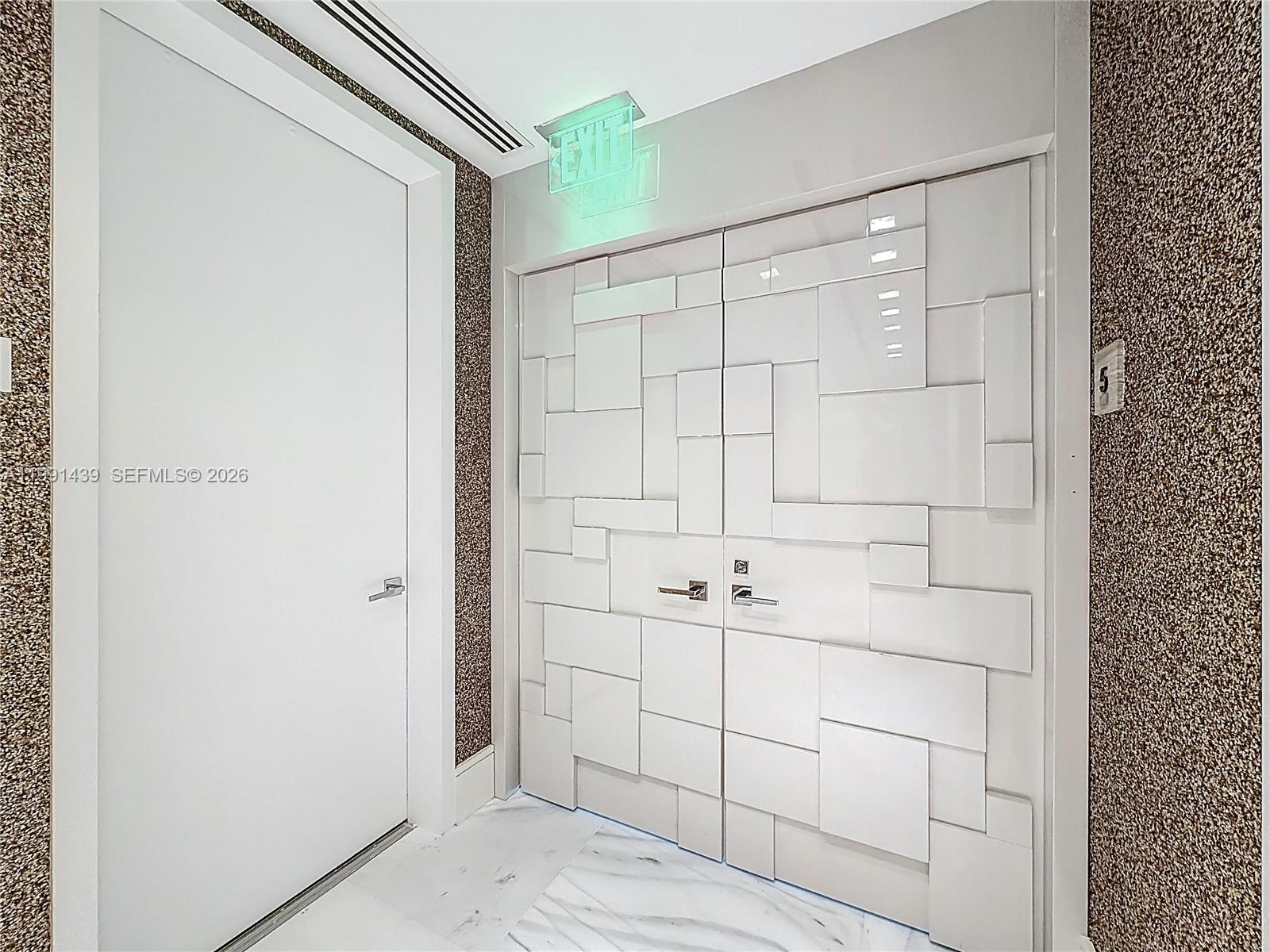 5 4 / 6 4992 sq. ft. $ 2026-03-30 0 foto