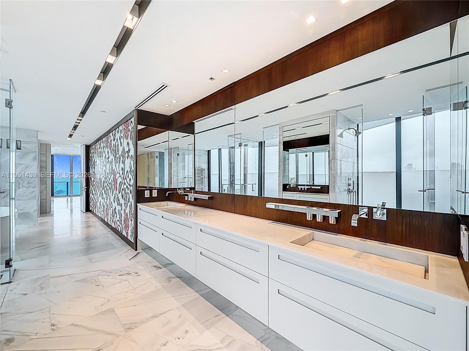 5 4 / 6 4992 sq. ft. $ 2026-03-30 0 foto