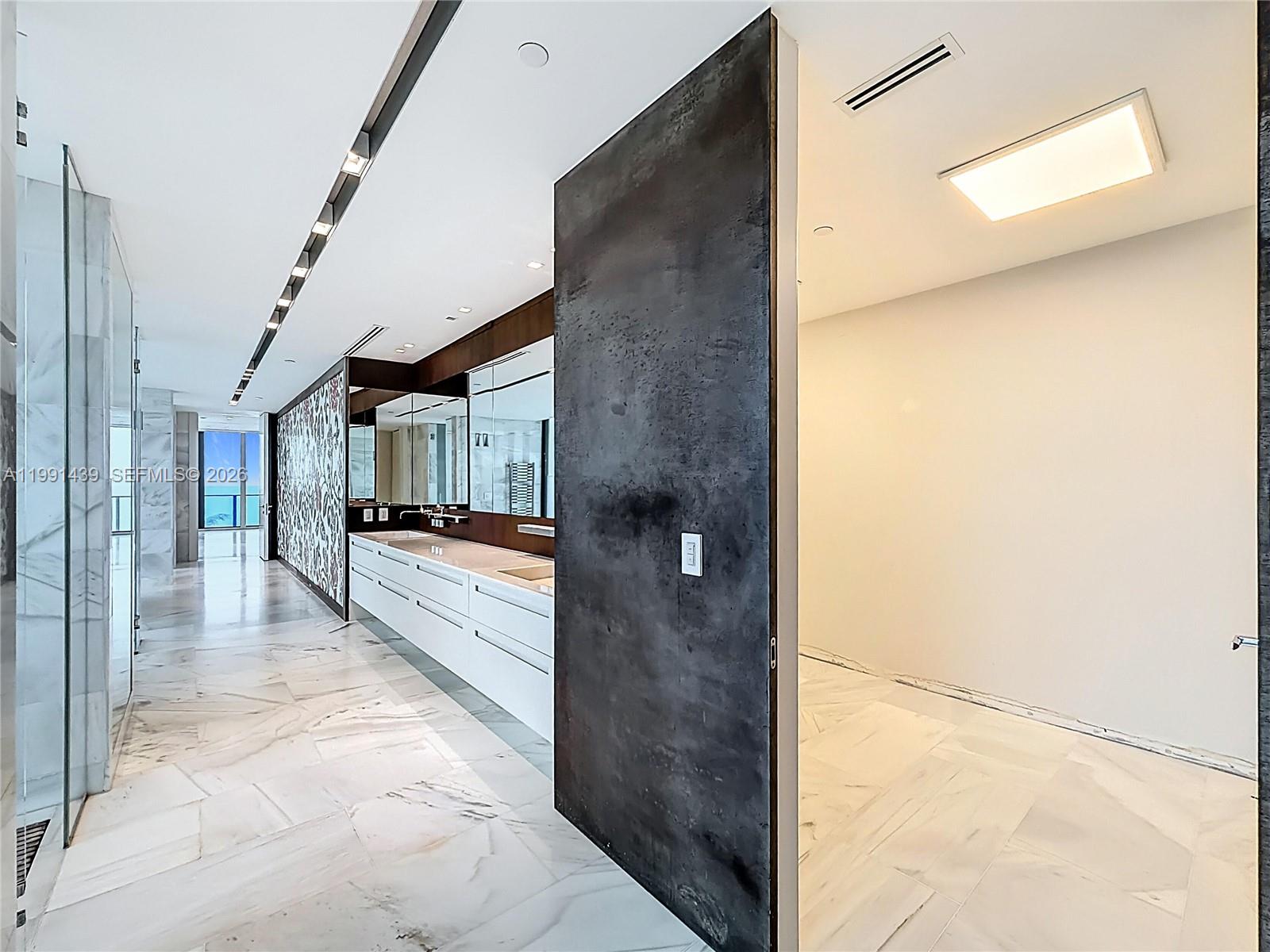 5 4 / 6 4992 sq. ft. $ 2026-03-30 0 foto