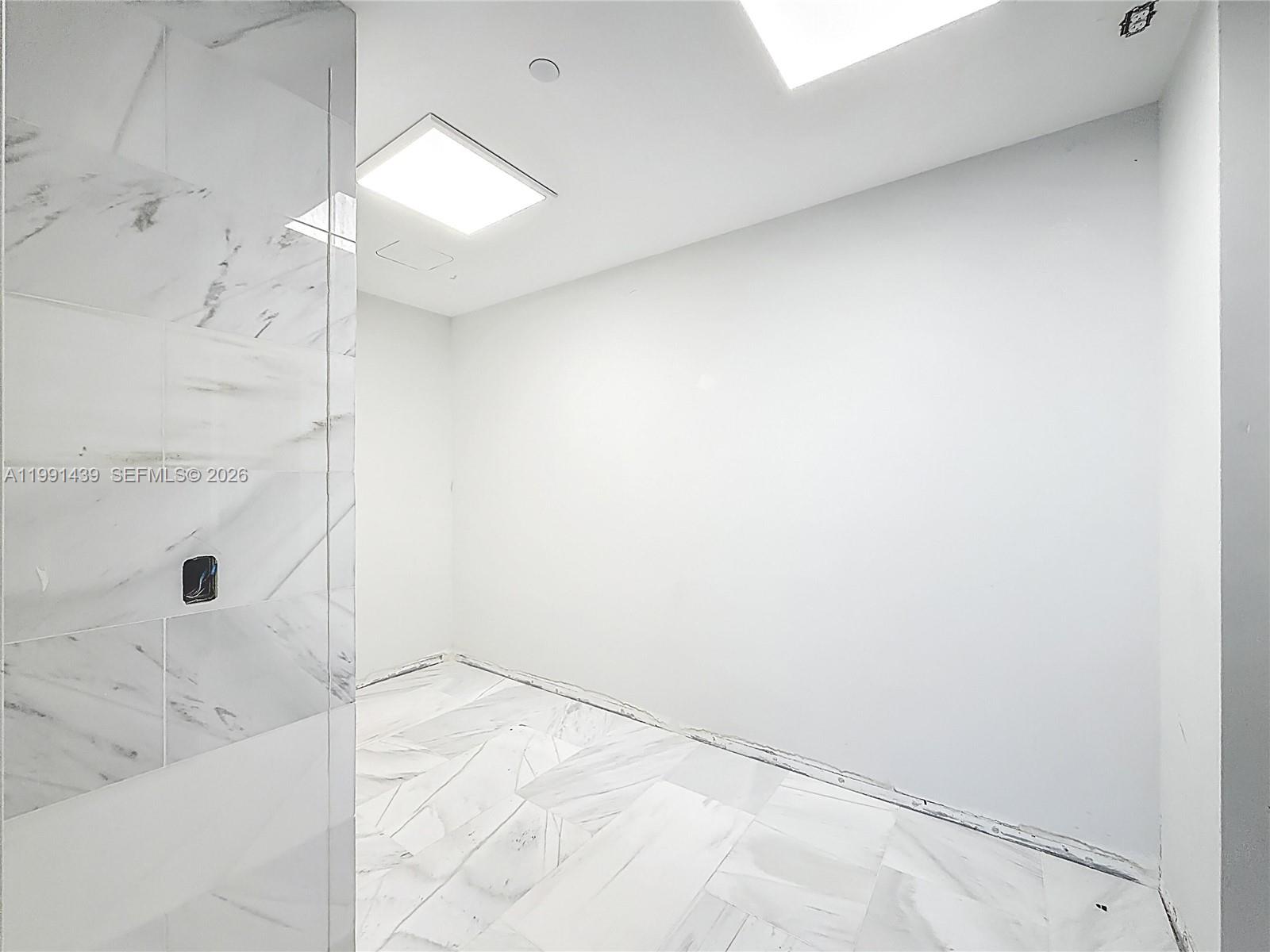 5 4 / 6 4992 sq. ft. $ 2026-03-30 0 foto