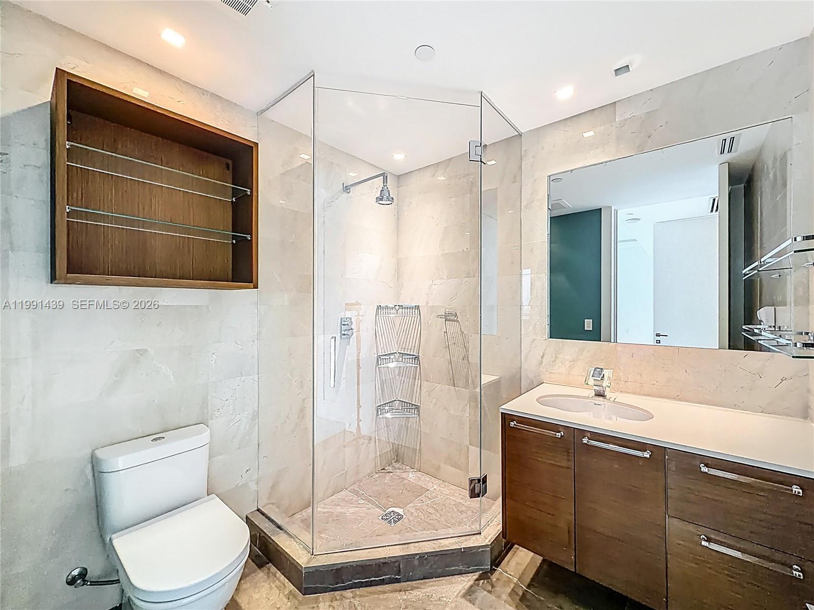 5 4 / 6 4992 sq. ft. $ 2026-03-30 0 foto