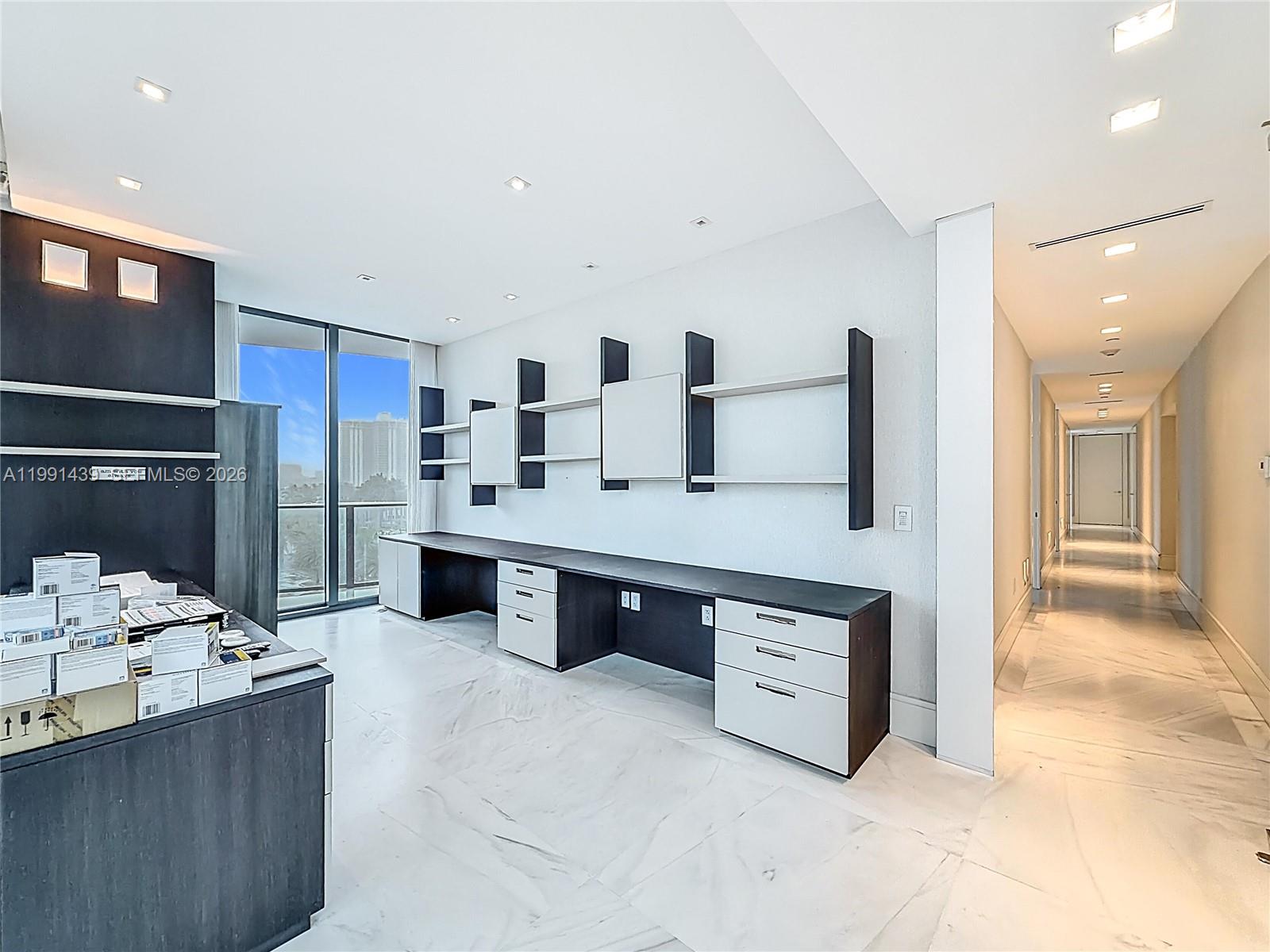 5 4 / 6 4992 sq. ft. $ 2026-03-30 0 foto