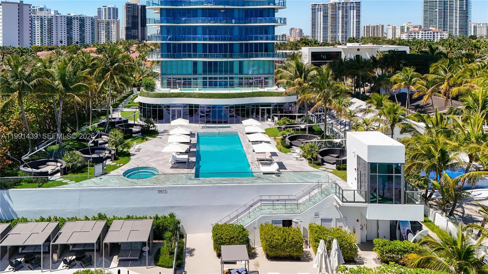 5 4 / 6 4992 sq. ft. $ 2026-03-30 0 foto