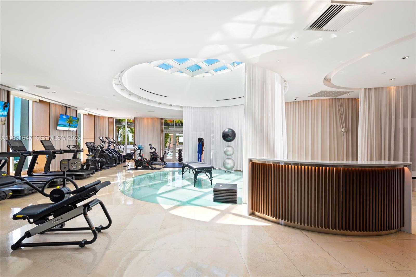 Photo of 450 Alton Road  #906, Miami Beach, Florida, 33139 - 