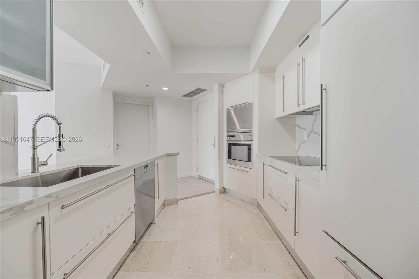 Photo of 450 Alton Road  #906, Miami Beach, Florida, 33139 - 