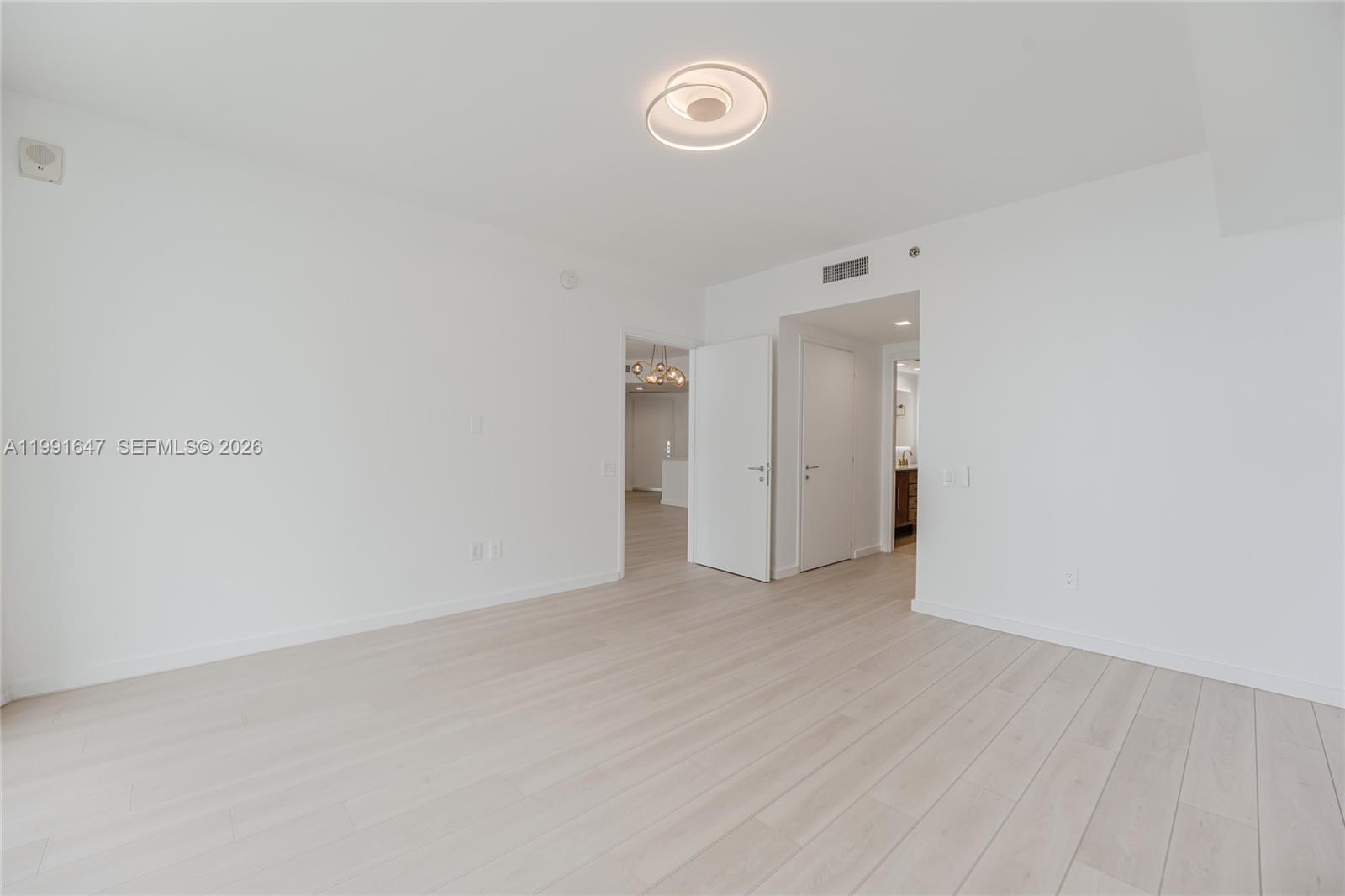 Photo of 450 Alton Road  #906, Miami Beach, Florida, 33139 - Master bedroom