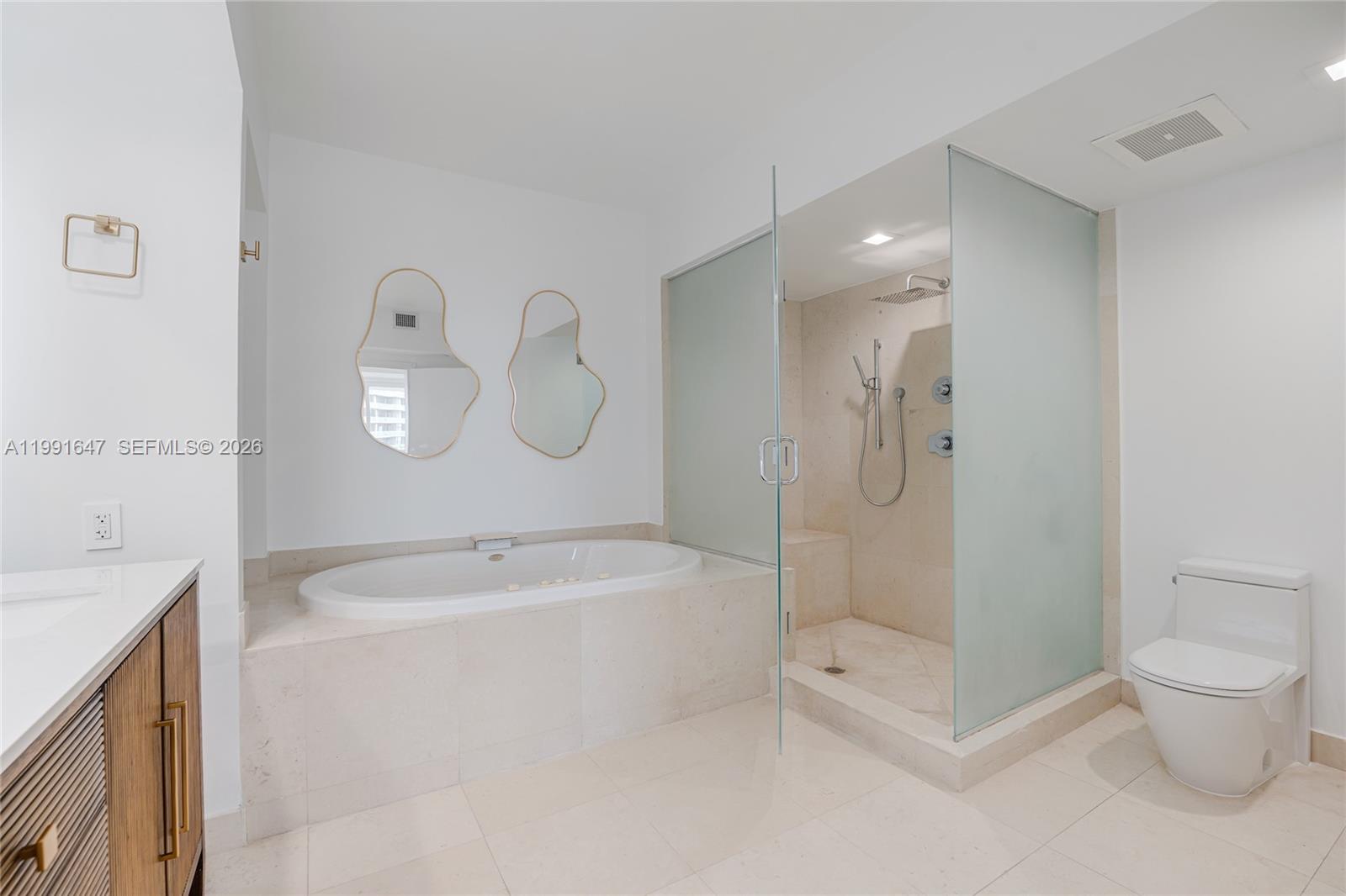 Photo of 450 Alton Road  #906, Miami Beach, Florida, 33139 - 