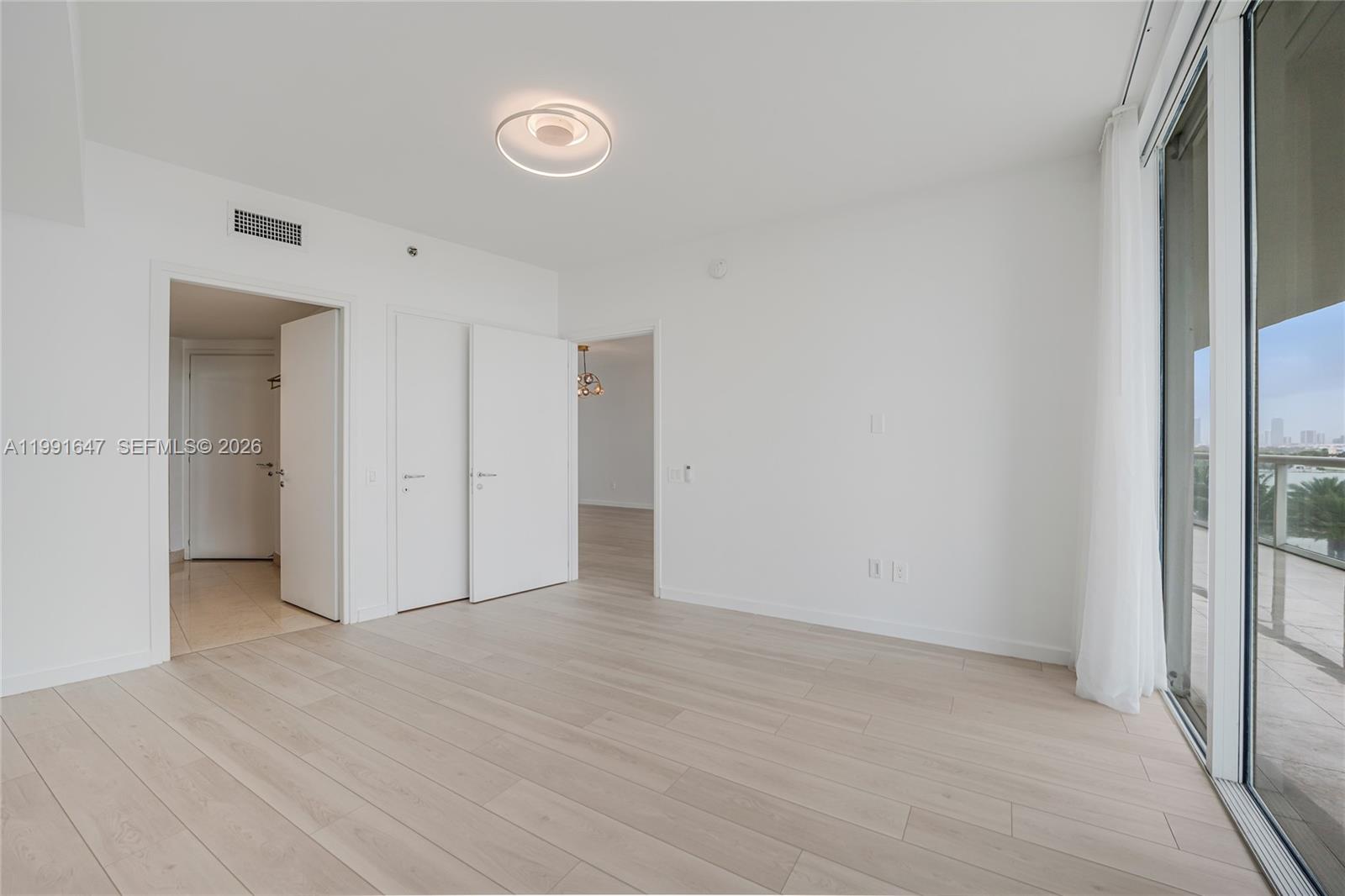 Photo of 450 Alton Road  #906, Miami Beach, Florida, 33139 - 