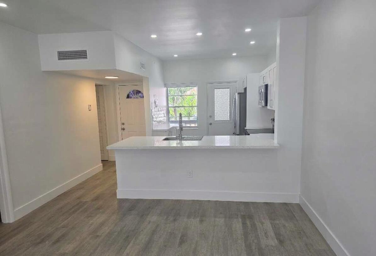 709 1 / 1 793 sq. ft. $ 2026-06-21 0 foto