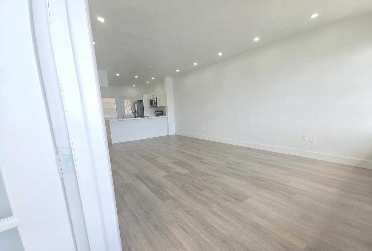 709 1 / 1 793 sq. ft. $ 2026-06-21 0 foto