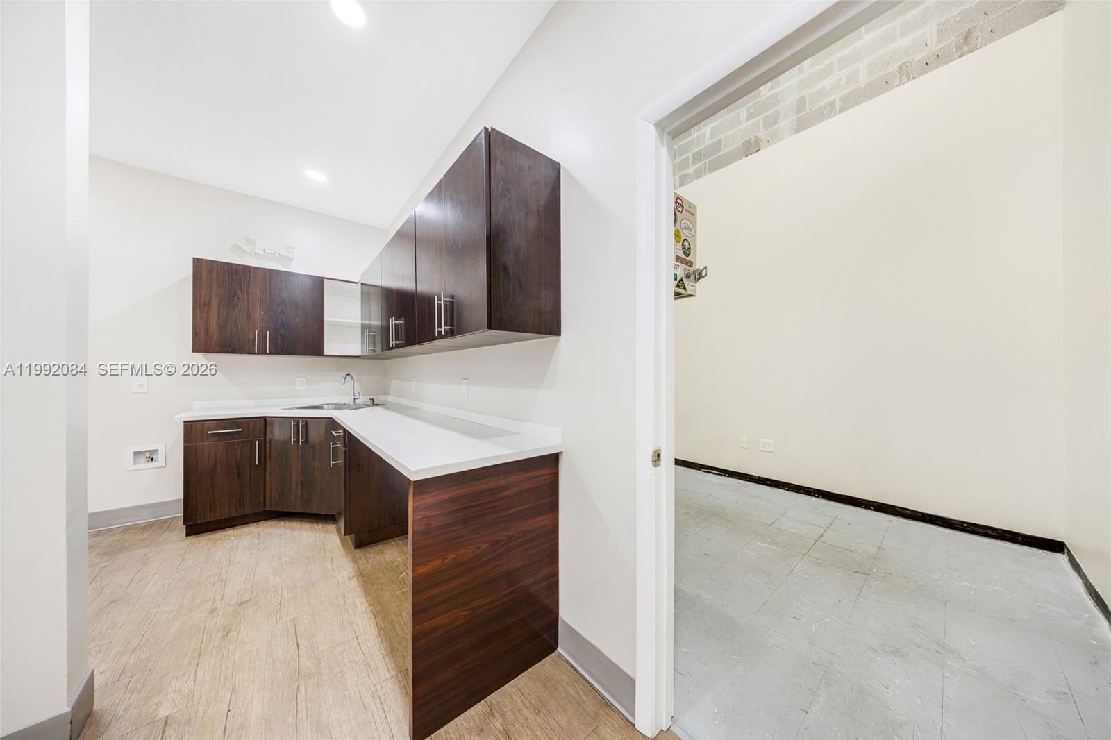 102  /   sq. ft. $ 2026-03-31 0 Photo