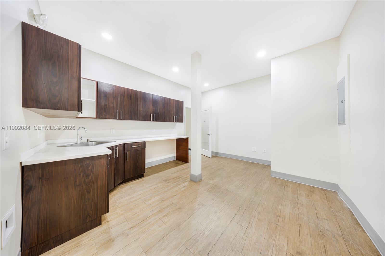 102  /   sq. ft. $ 2026-03-31 0 Photo