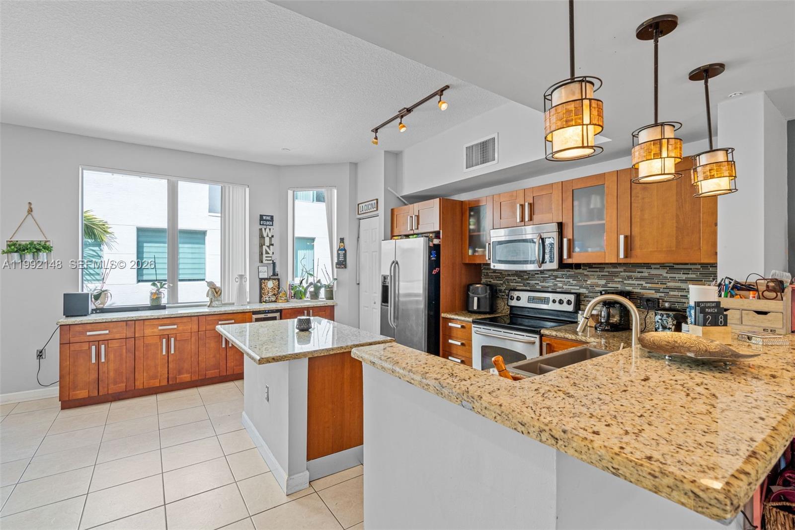 Photo of 2134 Van Buren St (2134), Hollywood, Florida, 33020 - Kitchen with island