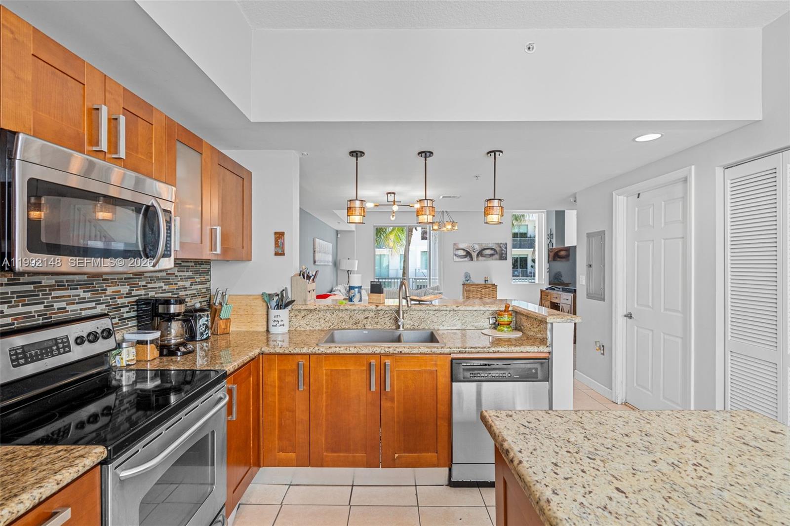 Photo of 2134 Van Buren St (2134), Hollywood, Florida, 33020 - Kitchen with stainless range
