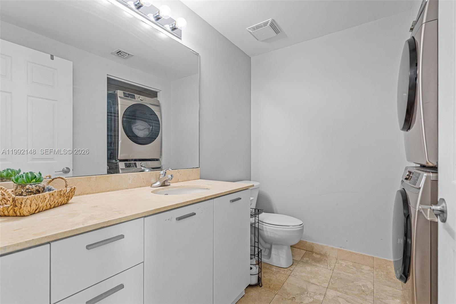 Photo of 2134 Van Buren St (2134), Hollywood, Florida, 33020 - Half bath