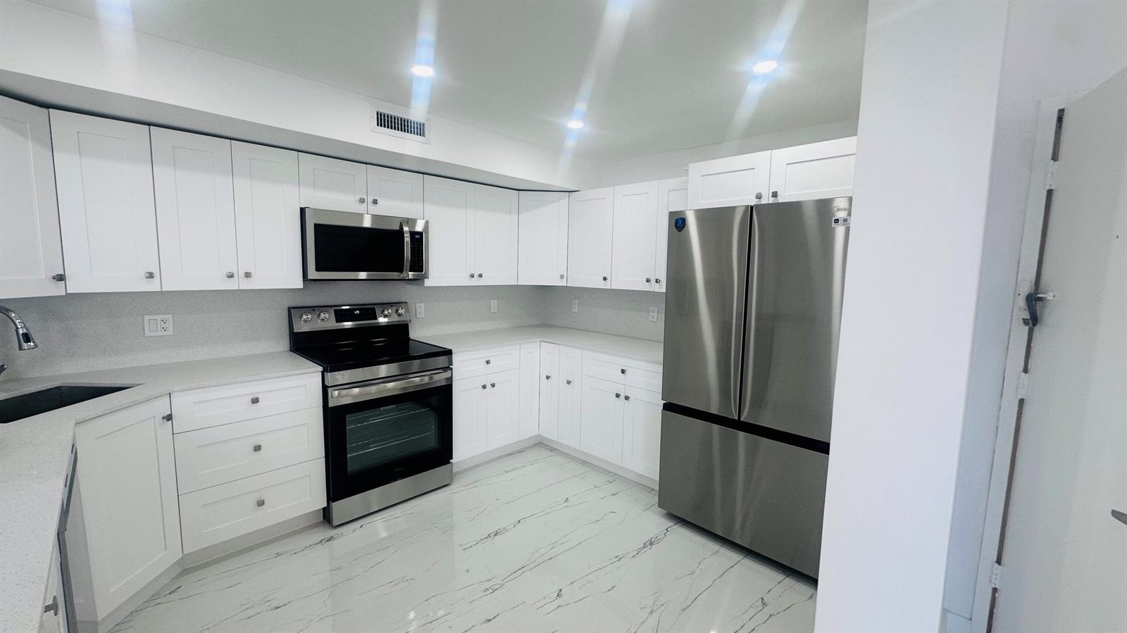 Photo of 1600 Ocean  #4a, Hollywood, Florida, 33019 - Kitchenn