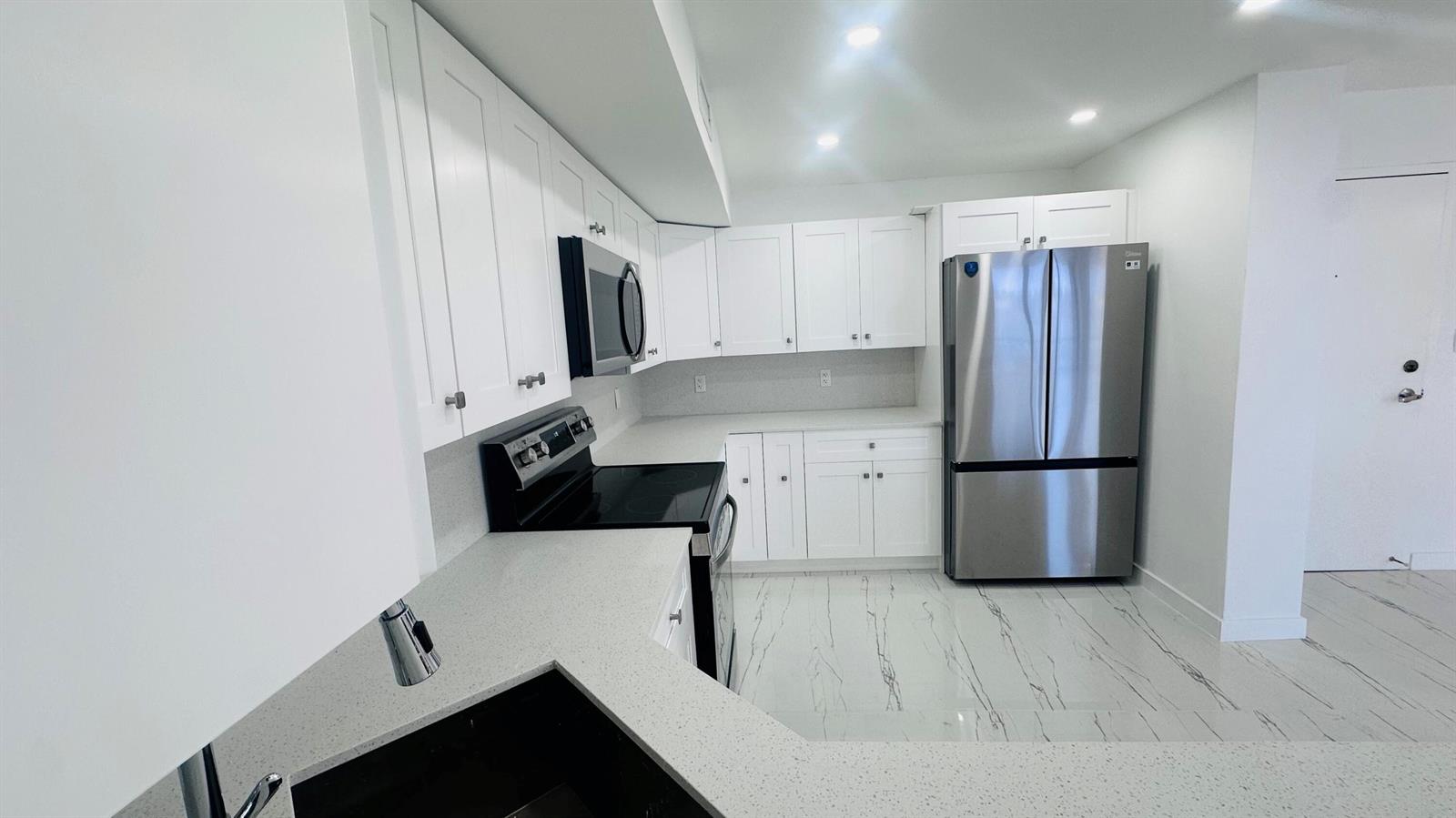 Photo of 1600 Ocean  #4a, Hollywood, Florida, 33019 - Kitchen