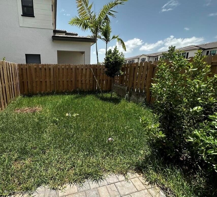 Ver detalles 23317 3 / 1545 sq. ft. $ 2026-04-19 0 foto