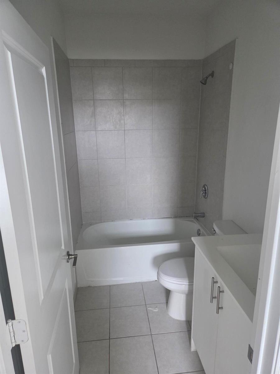 Ver detalles 23317 3 / 1545 sq. ft. $ 2026-04-19 0 foto