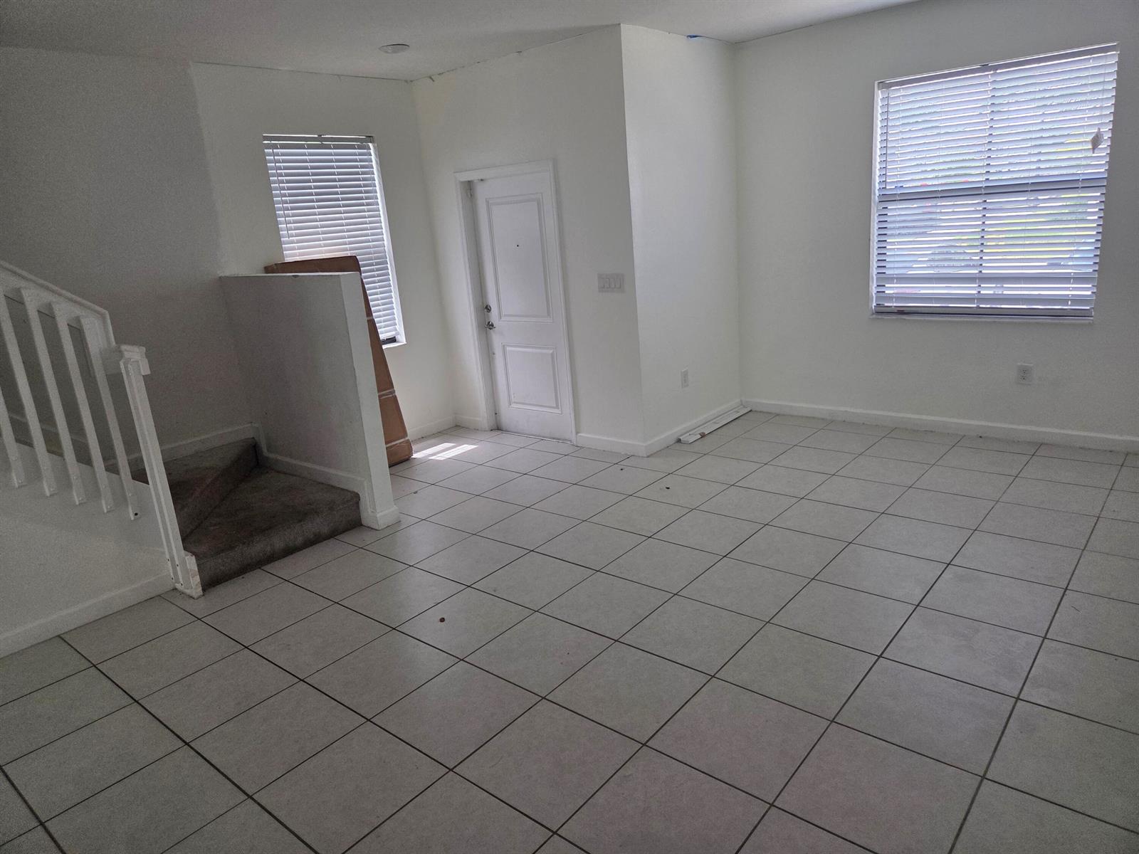 Ver detalles 23317 3 / 1545 sq. ft. $ 2026-04-19 0 foto
